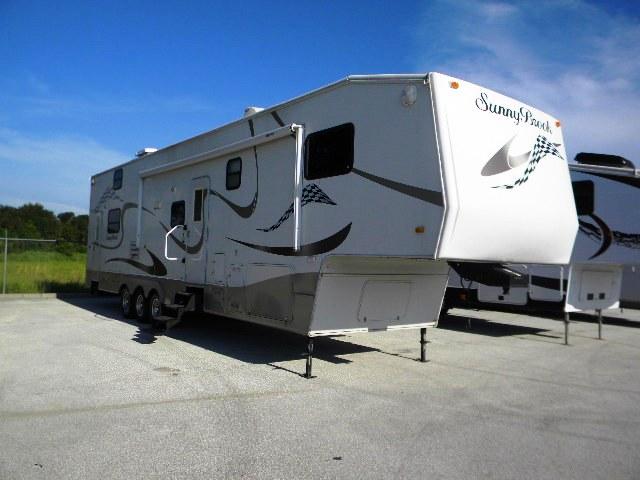 2006 Fifth Wheel Toy Hauler Sunnybrook Titan