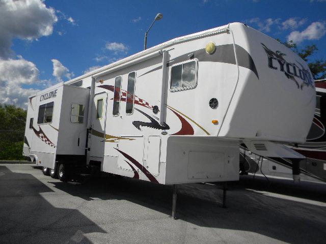 2009 Fifth Wheel Toy Hauler Heartland Cyclone