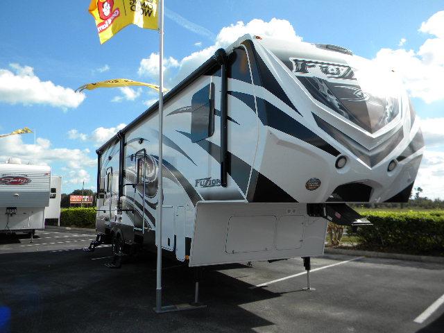 2014 Fifth Wheel Toy Hauler Keystone Fuzion
