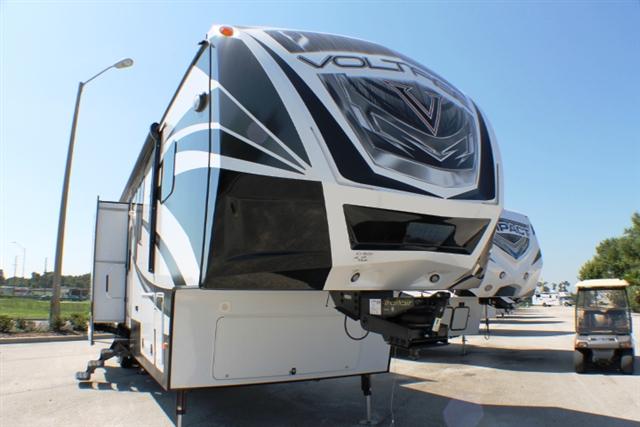 2015 Fifth Wheel Toy Hauler Dutchmen VOLTAGE