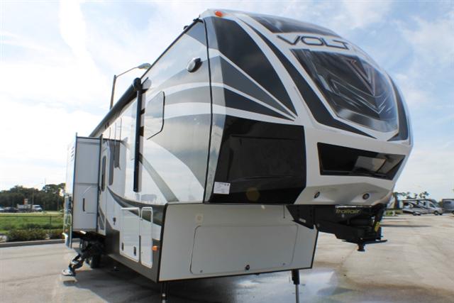 2015 Fifth Wheel Toy Hauler Dutchmen VOLTAGE