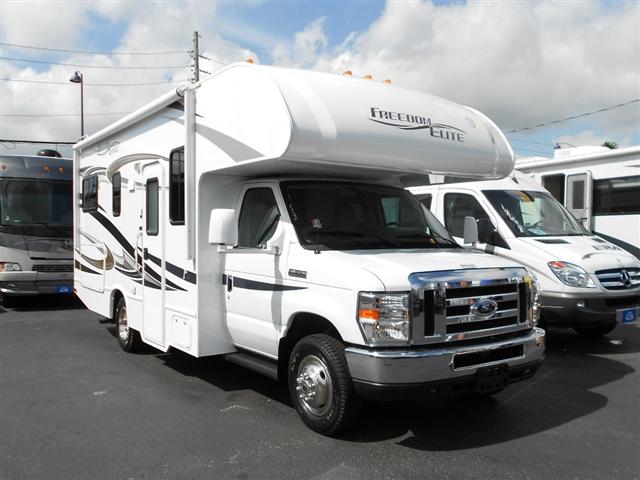 New 2013 THOR MOTOR COACH Freedom Elite 23U Class C For Sale