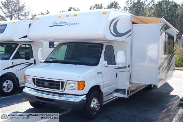 2008 Coachmen Freedom Express