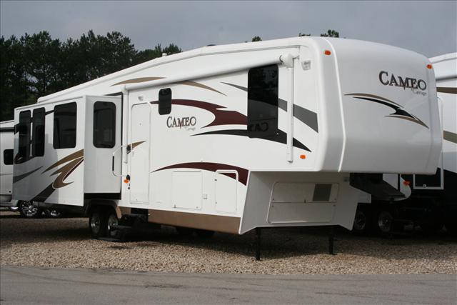 New 2009 Carriage Cameo 37RE3 Fifth Wheel For Sale