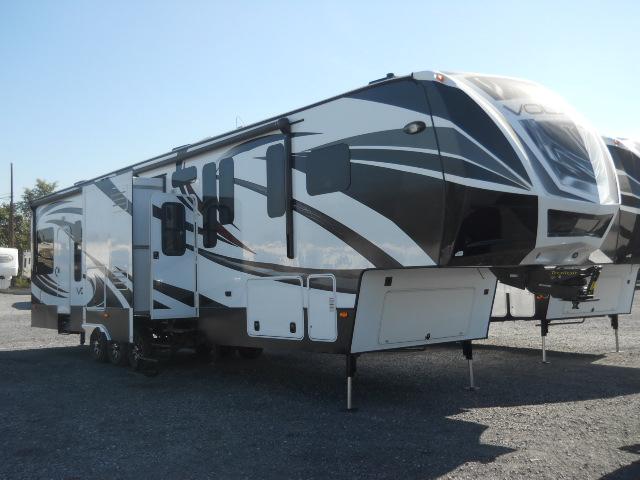 2014 Fifth Wheel Toy Hauler Dutchmen VOLTAGE
