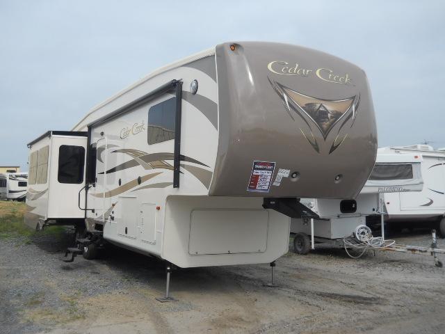 2015 Fifth Wheel Forest River Cedar Creek