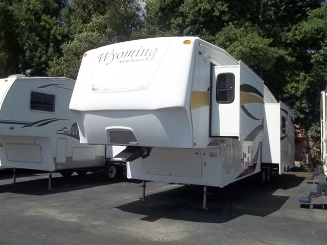 2008 Fifth Wheel Coachmen Wyoming