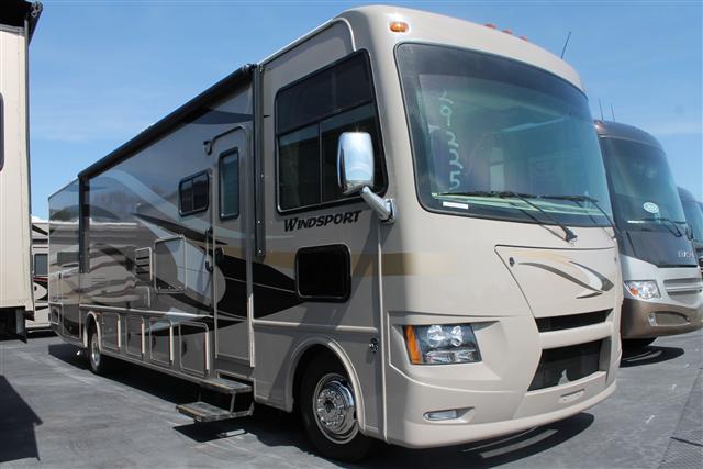 2014 Class A - Gas Thor Motor Coach Windsport