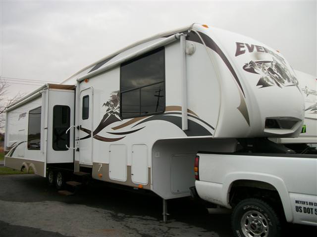 Used 2010 Keystone Everest 352L Fifth Wheel For Sale