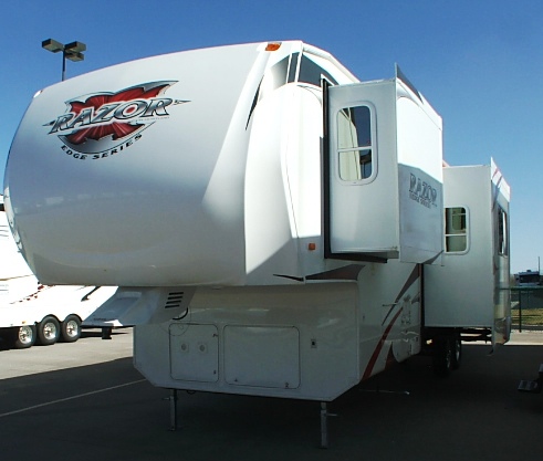 New 2009 Heartland Razor Fifth Wheel Toyhauler 3110DS Fifth Wheel Toyhauler For Sale