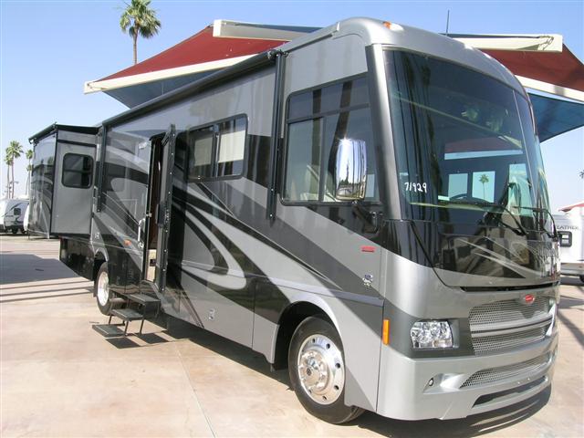 2013 Class A - Gas Winnebago Adventurer