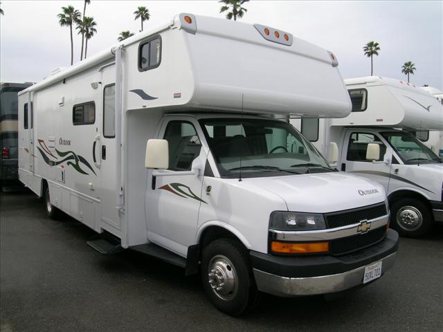 Used 2007 Winnebago Outlook 31C Class C For Sale