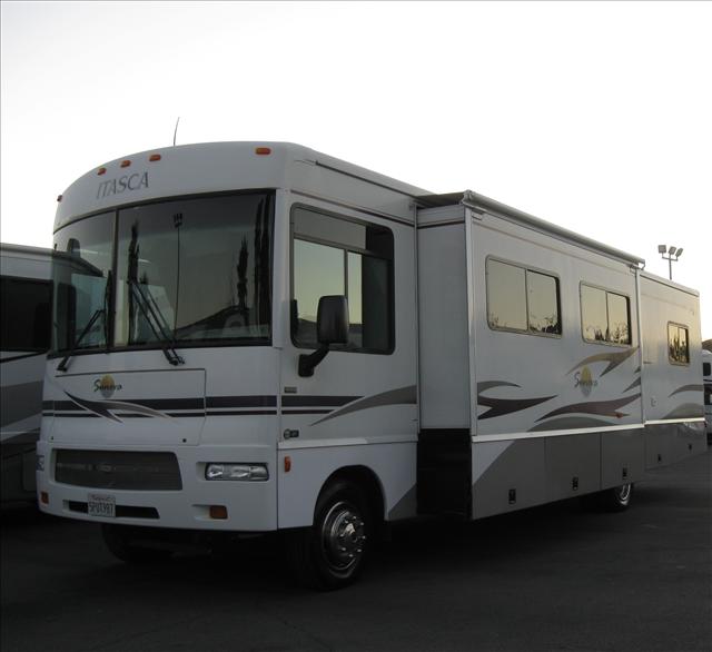 Used 2005 Itasca Sunova 35N Class A - Gas For Sale