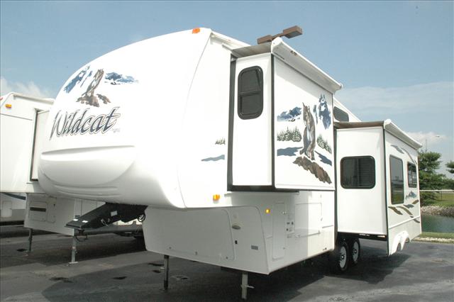 Used 2006 Forest River Wildcat 29RLBS Fifth Wheel For Sale