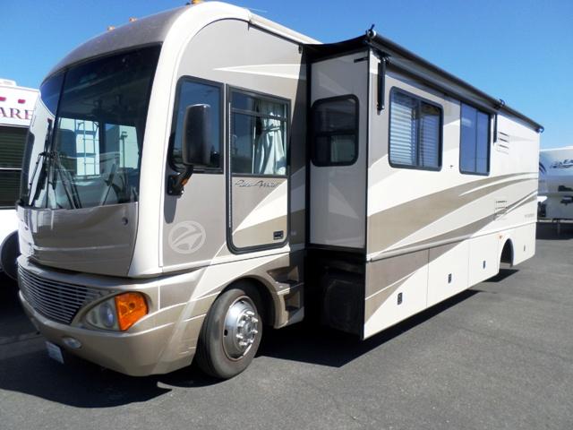 2005 Class A - Gas Fleetwood Pace Arrow