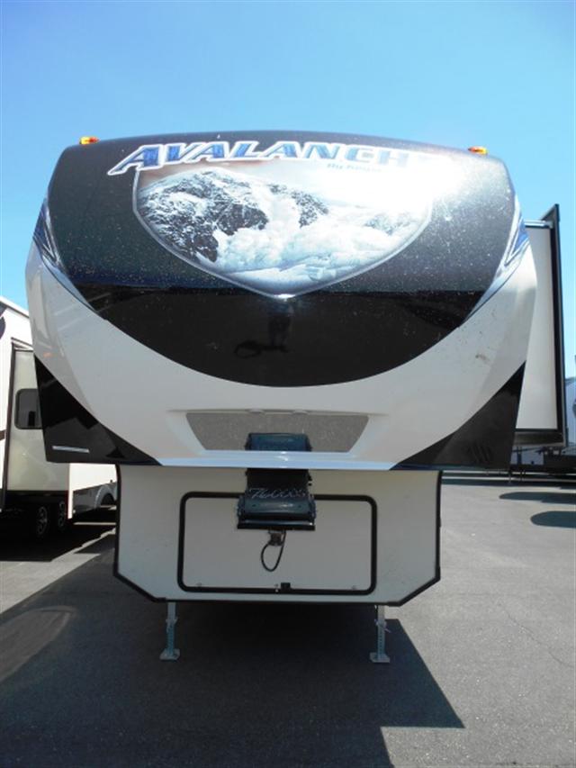 2015 Fifth Wheel Keystone Avalanche