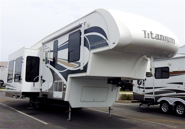 2010 Fifth Wheel Glendale Titanium