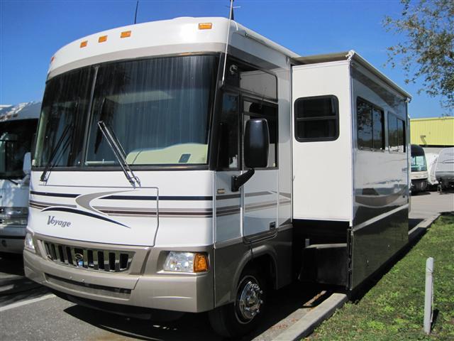 2005 Winnebago Voyage