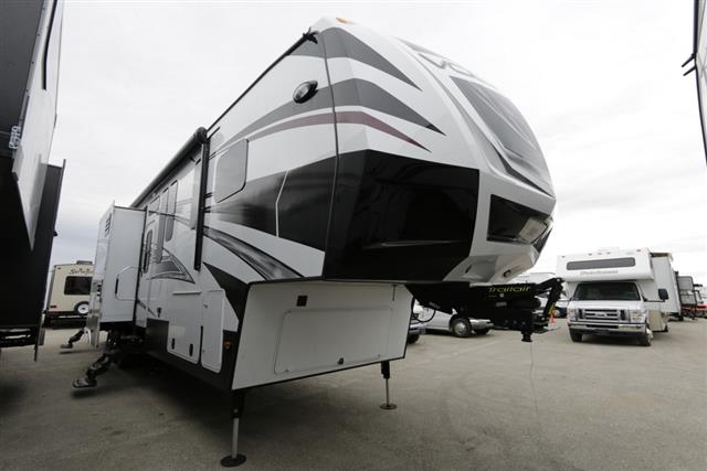 2015 Fifth Wheel Toy Hauler Dutchmen VOLTAGE