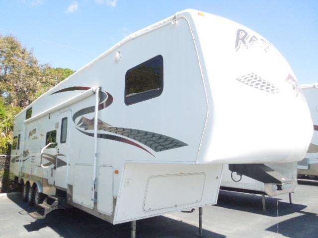 2005 Fifth Wheel Toy Hauler Keystone Raptor