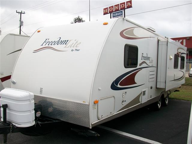 Used 2008 Keystone FreedomLite 28RLS Travel Trailer For Sale
