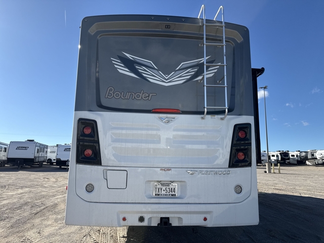 2024 Fleetwood Bounder 35K — photo 8 of 8