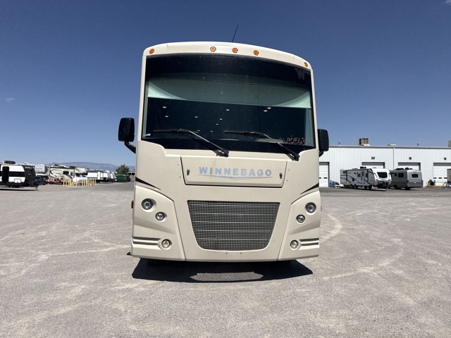 2019 Winnebago Sunstar 27PE — photo 5 of 8