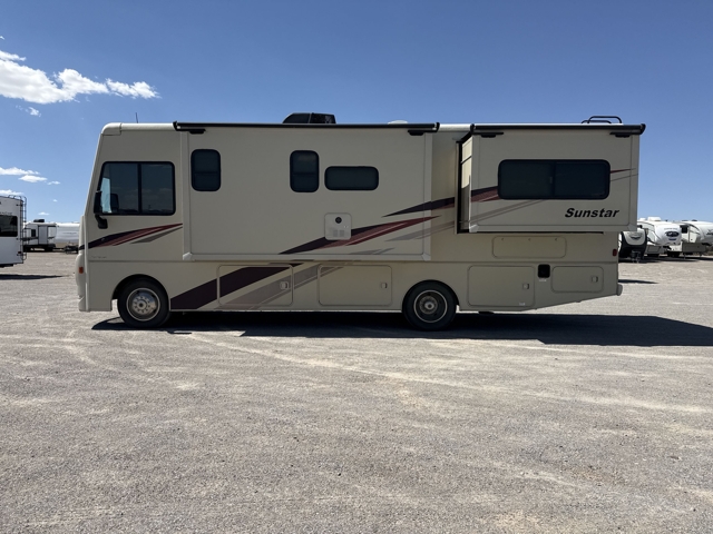 2019 Winnebago Sunstar 27PE — photo 7 of 8