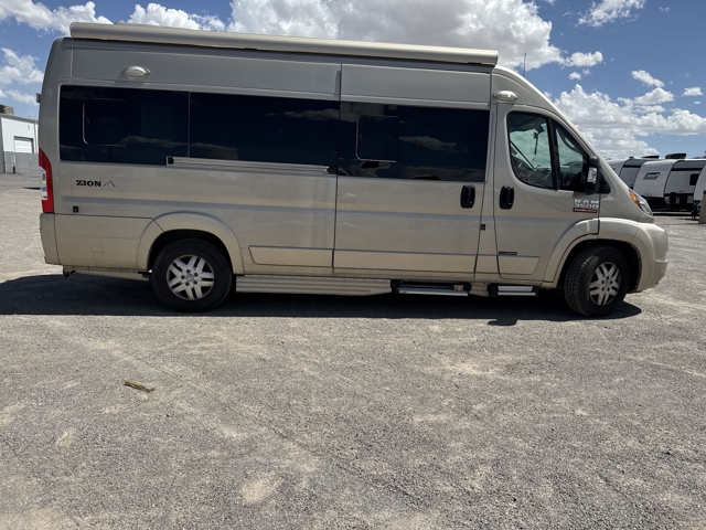 2021 Roadtrek Roadtrek Zion — photo 5 of 8