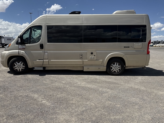 2021 Roadtrek Roadtrek Zion — photo 6 of 8