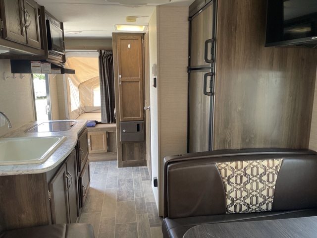 2018 Keystone Bullet Crossfire 1650EX — photo 4 of 8