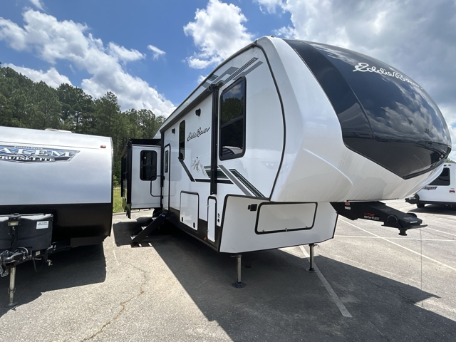 2024 Dutchmen Eddie Bauer 310RL — photo 5 of 8