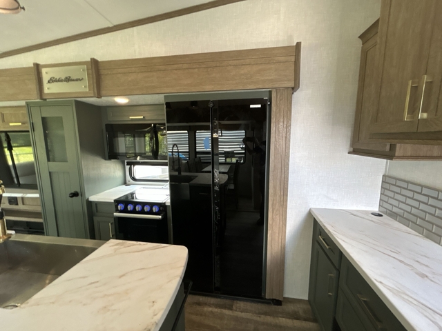 2024 Dutchmen Eddie Bauer 310RL — photo 8 of 8