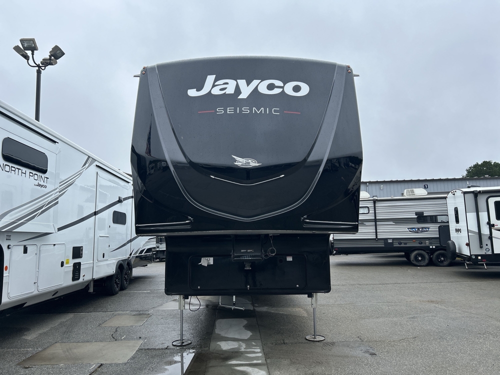 2026 Jayco Seismic 399 — photo 5 of 8