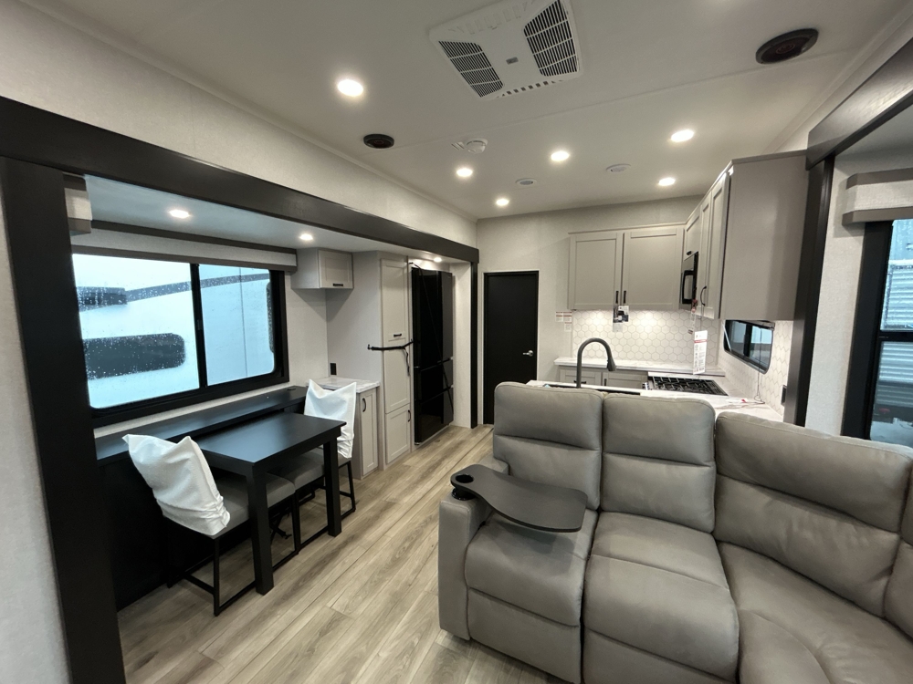 2026 Jayco Seismic 399 — photo 4 of 8