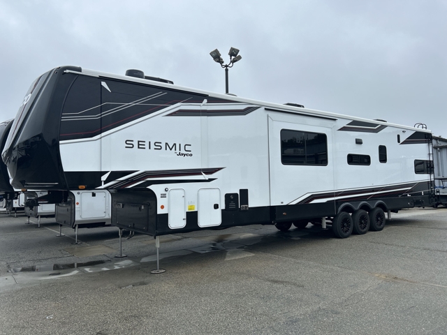 2026 Jayco Seismic 399 — photo 7 of 8