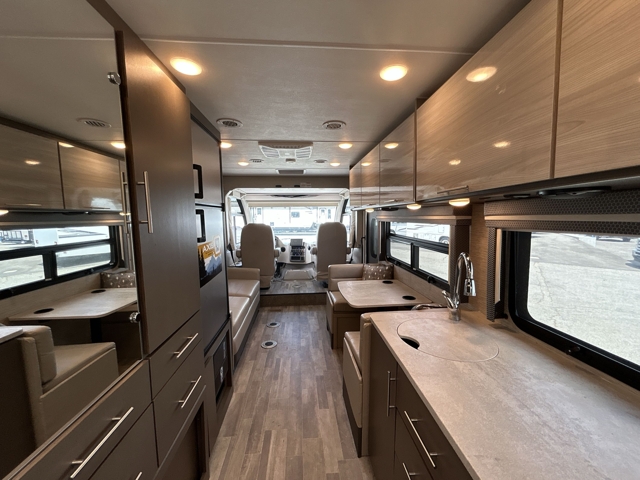 2023 Thor Axis 24.3 — photo 3 of 8