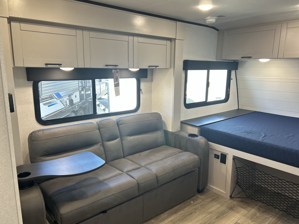 2026 Jayco Jay Feather Air 16FBS — photo 3 of 8