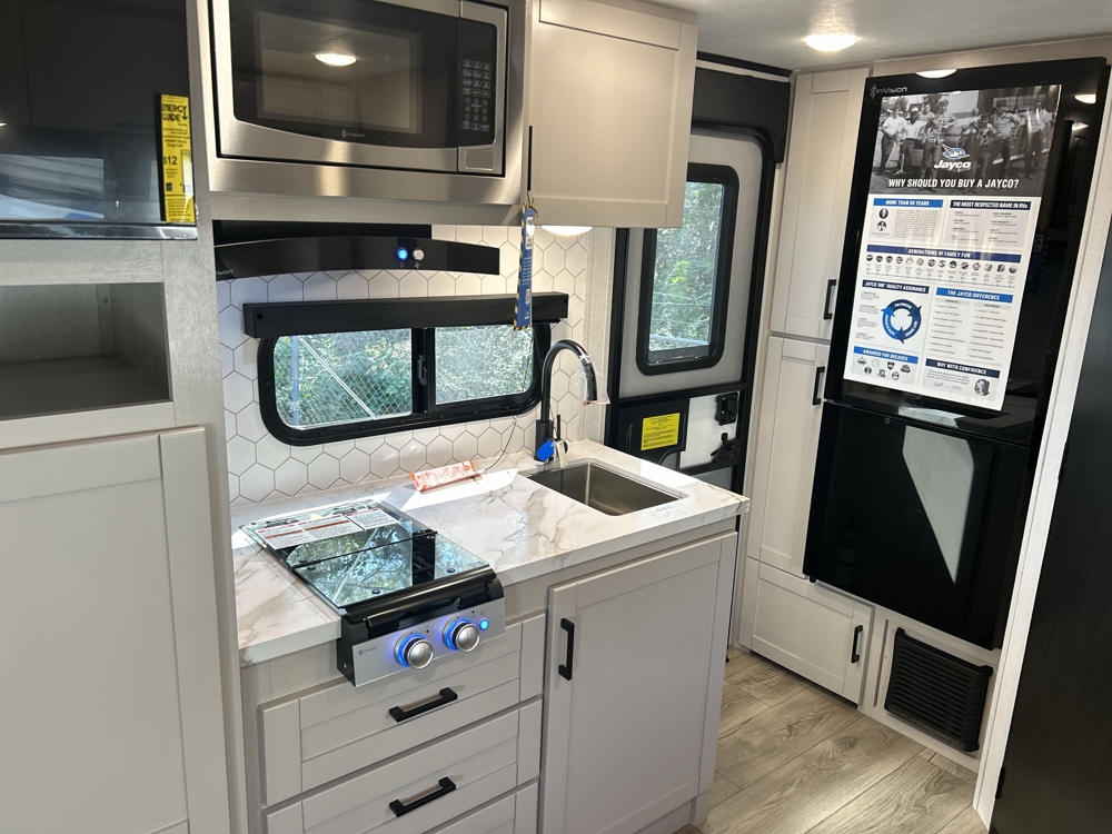2026 Jayco Jay Feather Air 16FBS — photo 4 of 8