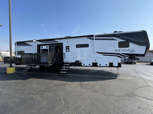 2026 Jayco Seismic 413 — photo 6 of 8