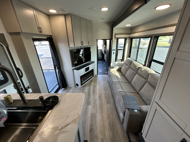 2026 Jayco Seismic 413 — photo 4 of 8
