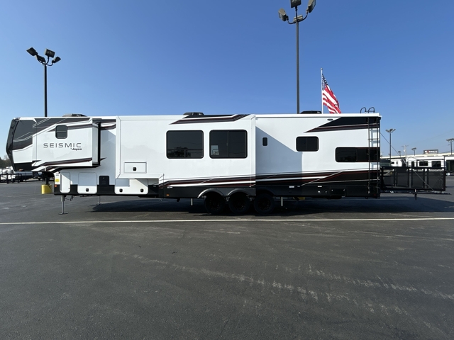 2026 Jayco Seismic 413 — photo 7 of 8