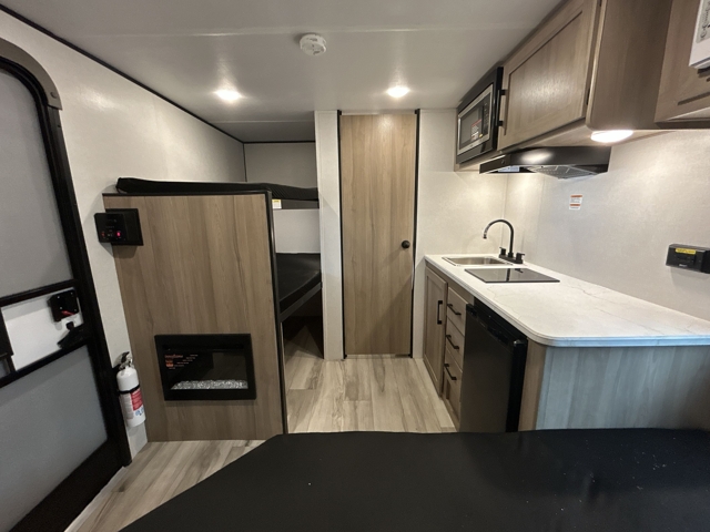 2026 Keystone Coleman 13B — photo 3 of 8