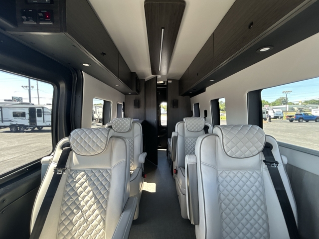 2027 Thor Freedom Mover PX10 Awd — photo 3 of 8
