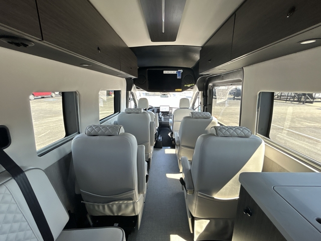 2027 Thor Freedom Mover PX10 Awd — photo 4 of 8