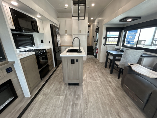 2026 Jayco Eagle 355MBQS — photo 4 of 8