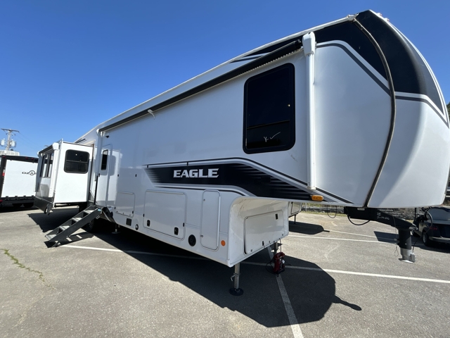 2025 Jayco Eagle 355MBQS — photo 6 of 8
