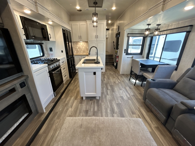 2025 Jayco Eagle 355MBQS — photo 4 of 8