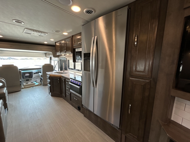 2022 Entegra Coach Vision XL 34B — photo 8 of 8