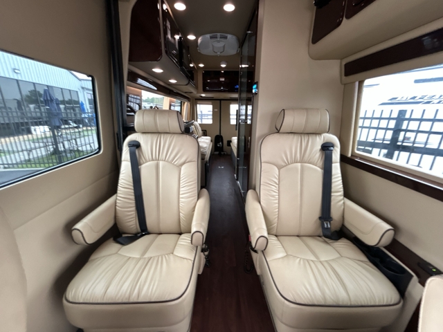 2019 Midwest Automotive Designs Weekender 3500 Sprinter — photo 2 of 8
